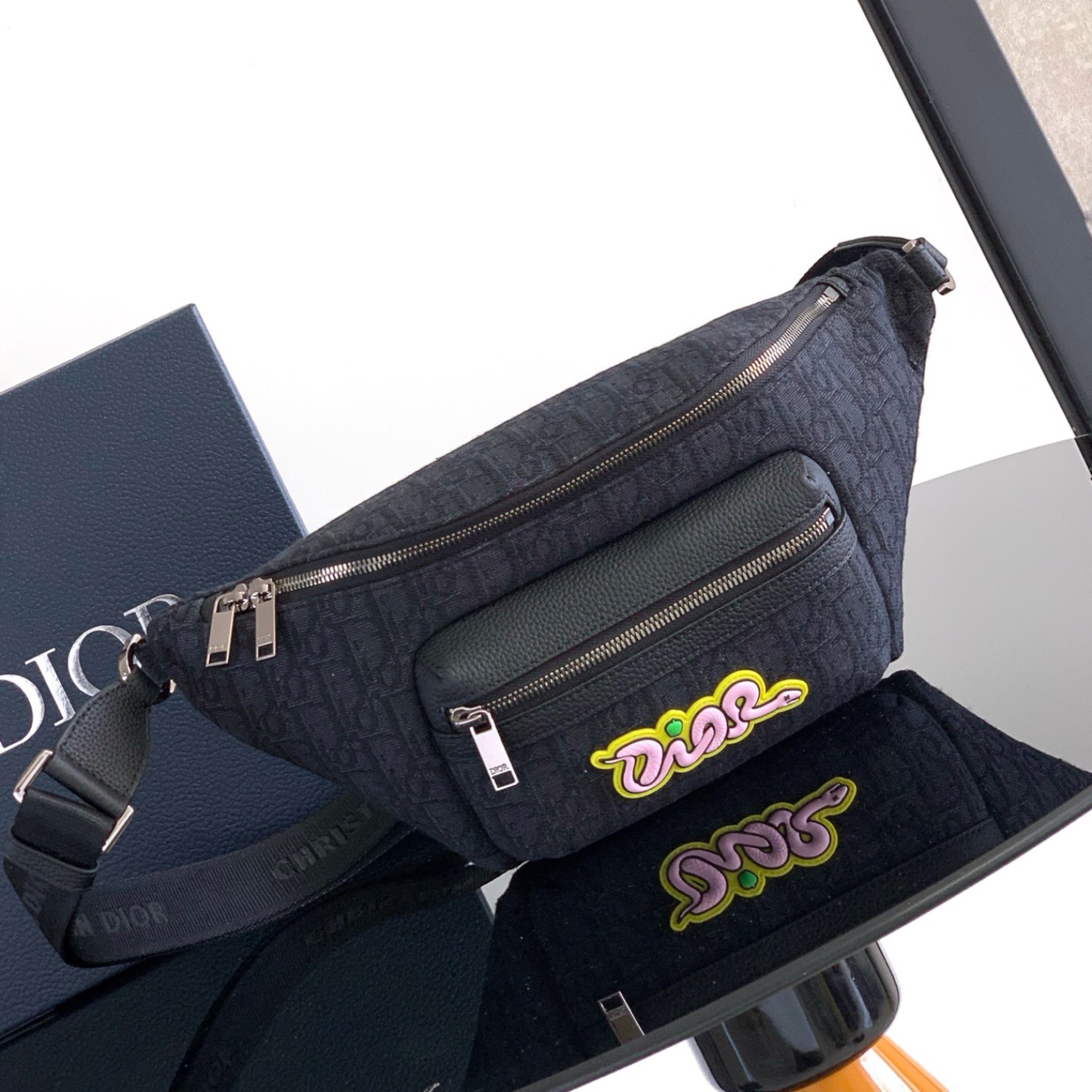  ̴ DIOR AND KAWS 